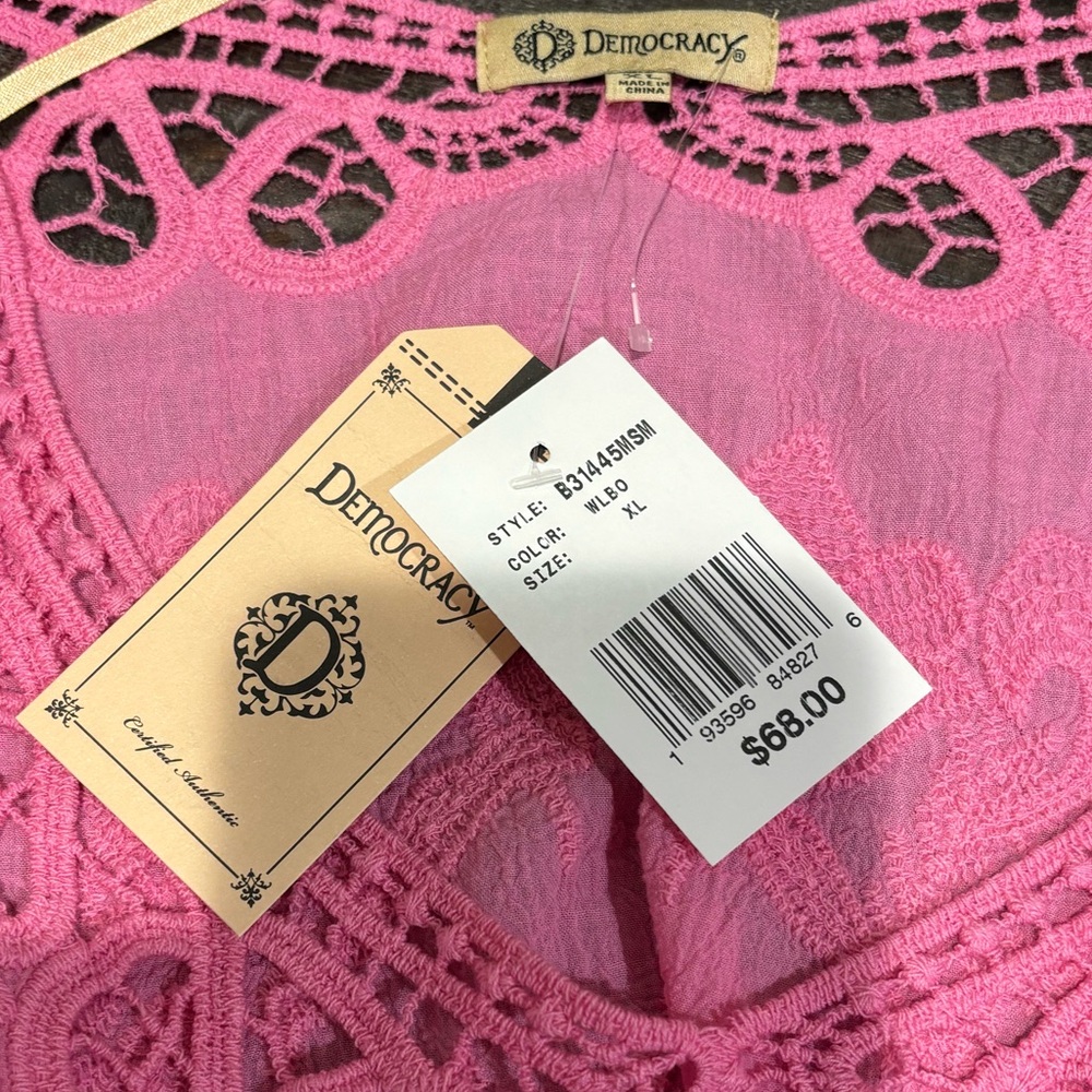 NWT Democracy Women’s Shortsleeve Blouse.  Size XL. - Picture 2 of 4